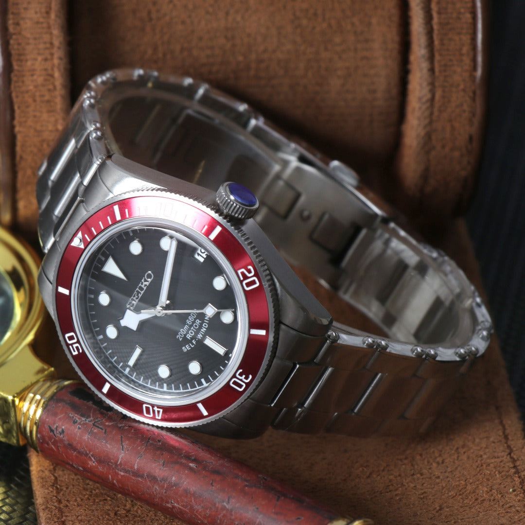 Classic Diver Automático Red Bezel – NH35