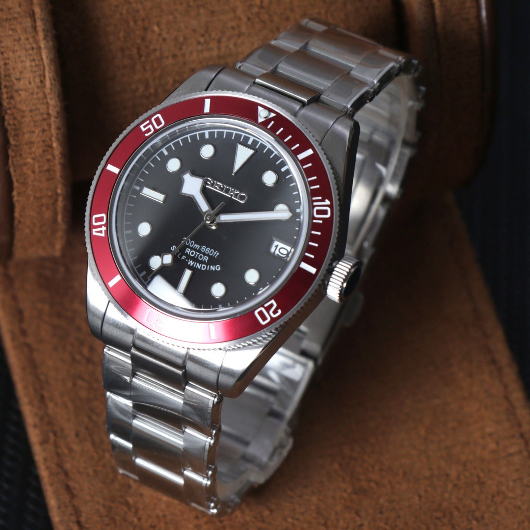 Classic Diver Automático Red Bezel – NH35