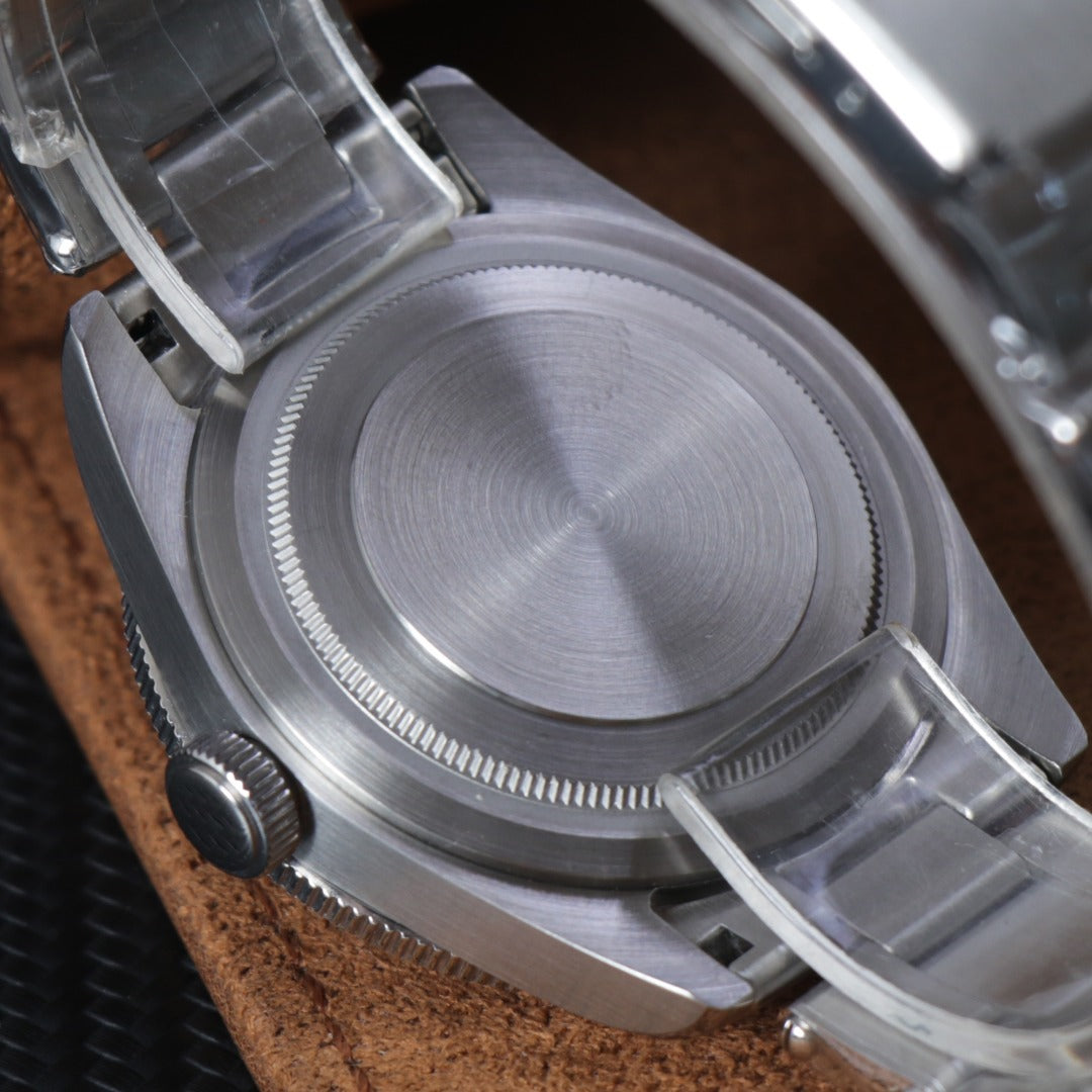 Classic Diver Automático Red Bezel – NH35