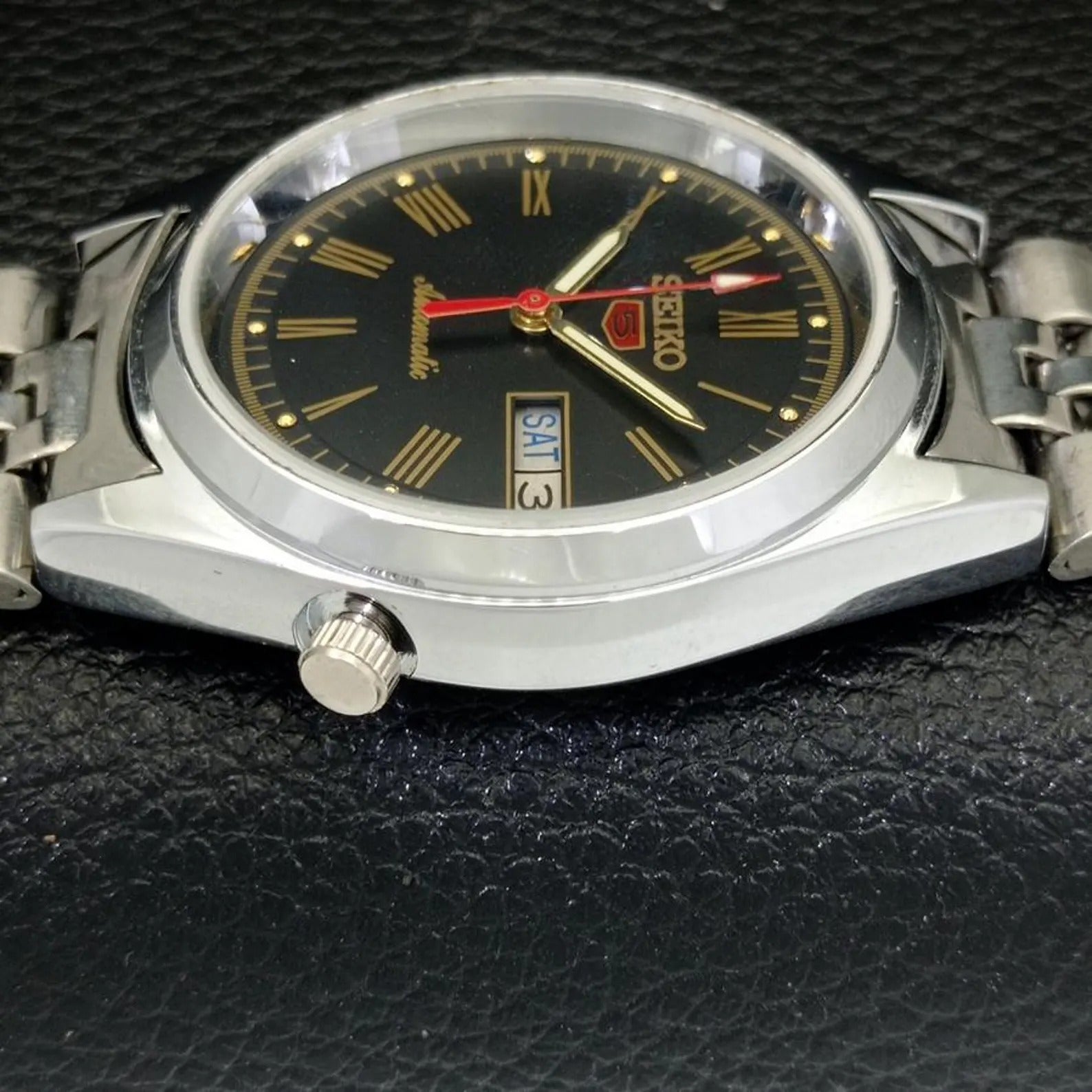 Reloj Vintage Seiko 5 Automático 7009A – Esfera Negra con Números Romanos (⭐5)