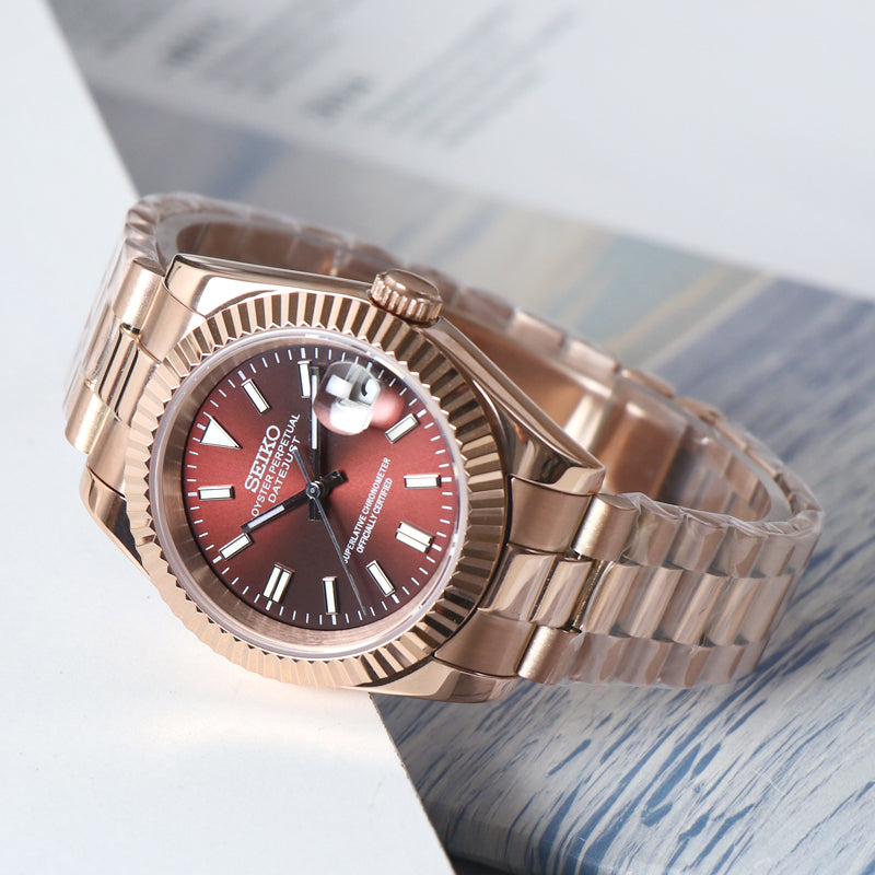 Classic Date Automático – Burgundy Rose Gold Steel NH35