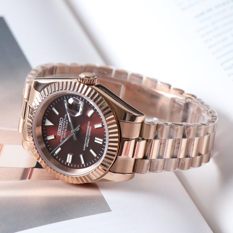 Classic Date Automático – Burgundy Rose Gold Steel NH35