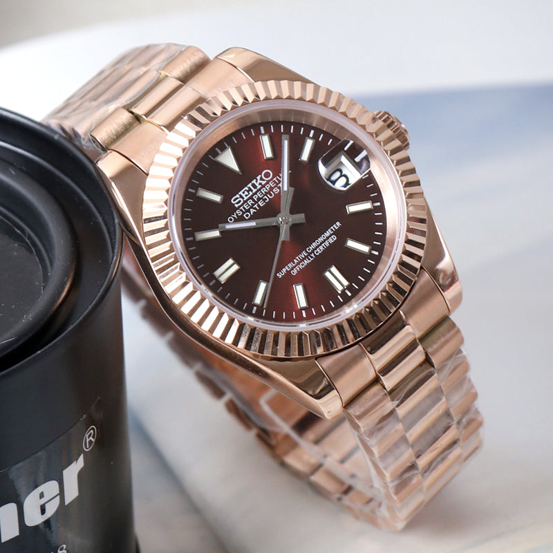 Classic Date Automático – Burgundy Rose Gold Steel NH35