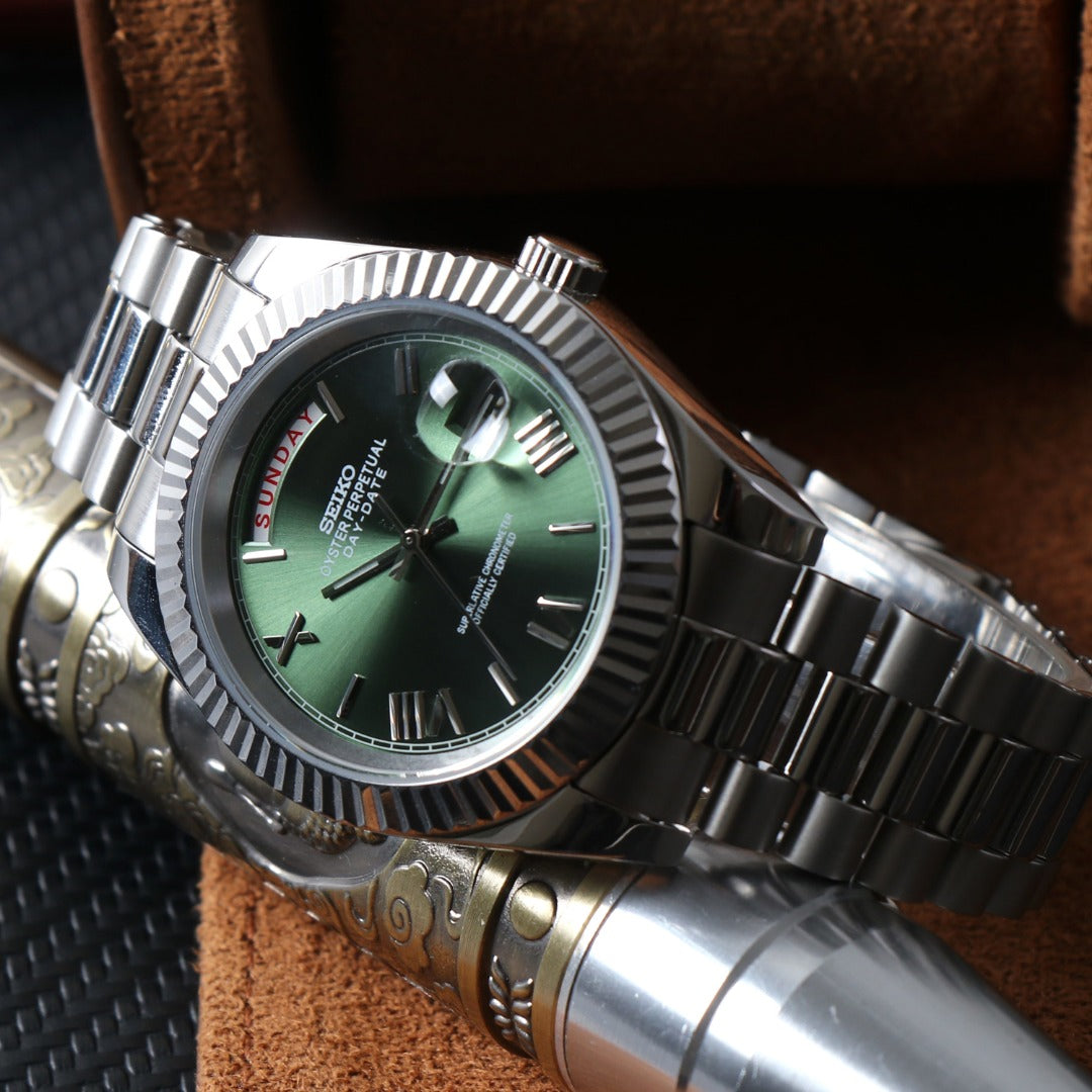 Classic Automático – Dark Steel Green Day-Date
