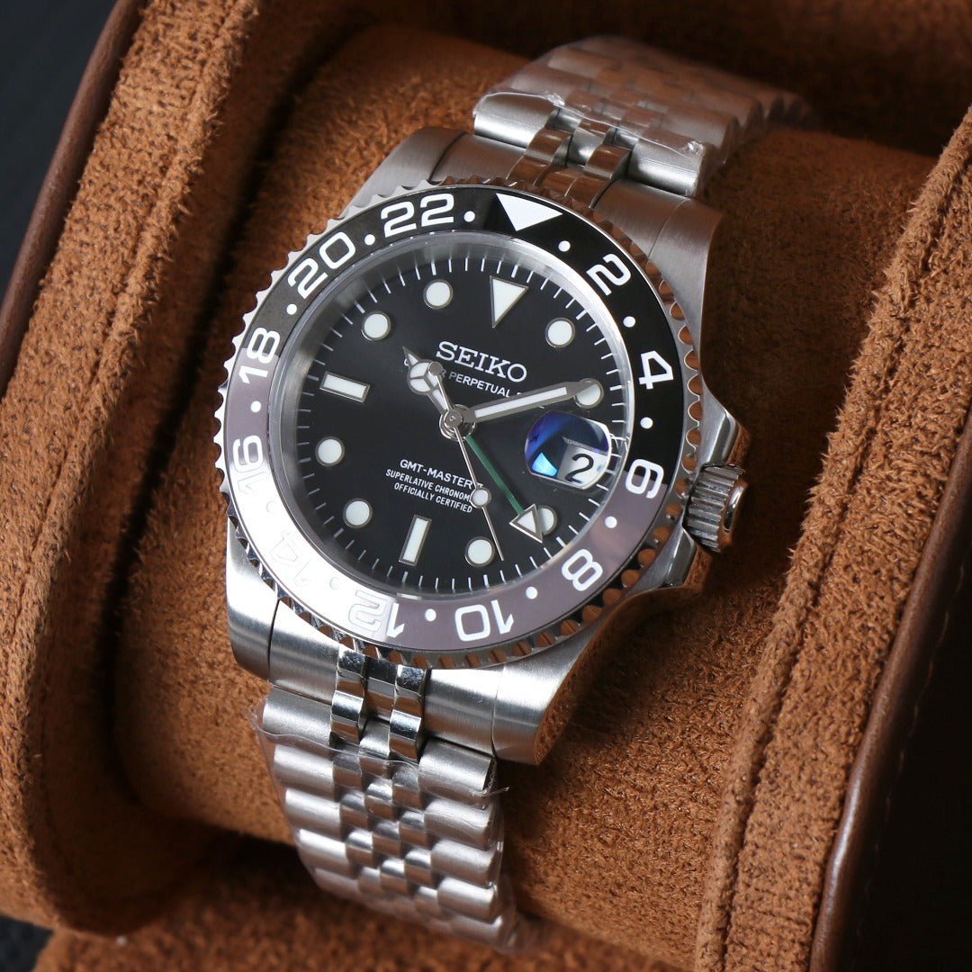 Travel GMT Automático – Black Grey Bezel Steel NH34