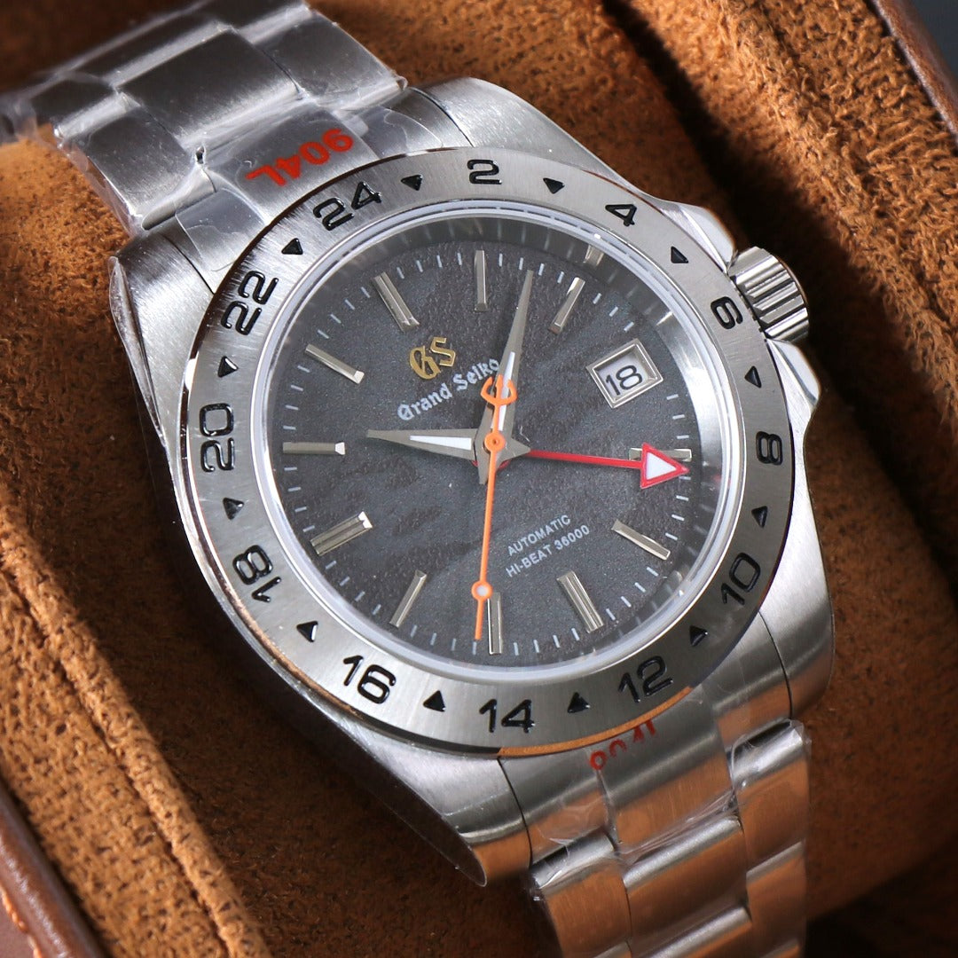 Daily GMT Automático – Grey Steel NH34