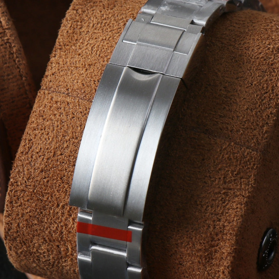 Daily GMT Automático – Grey Steel NH34