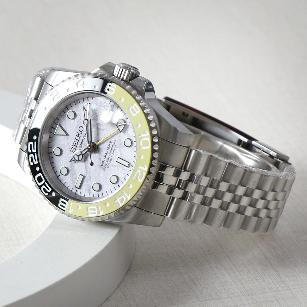 White Black-Gold GMT Automático – Classic Traveler NH34