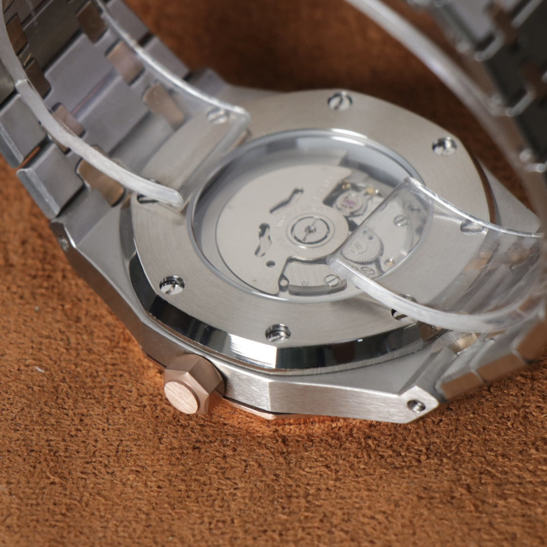 Octagonal Black Automático – Classic Integrated NH35